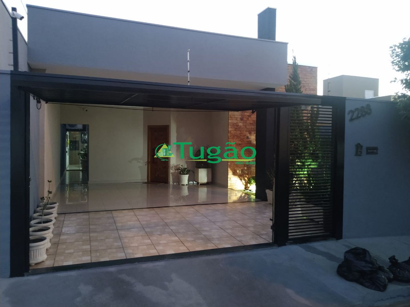 Casa com 3 quartos à venda, 160m² — foto 2 de 23