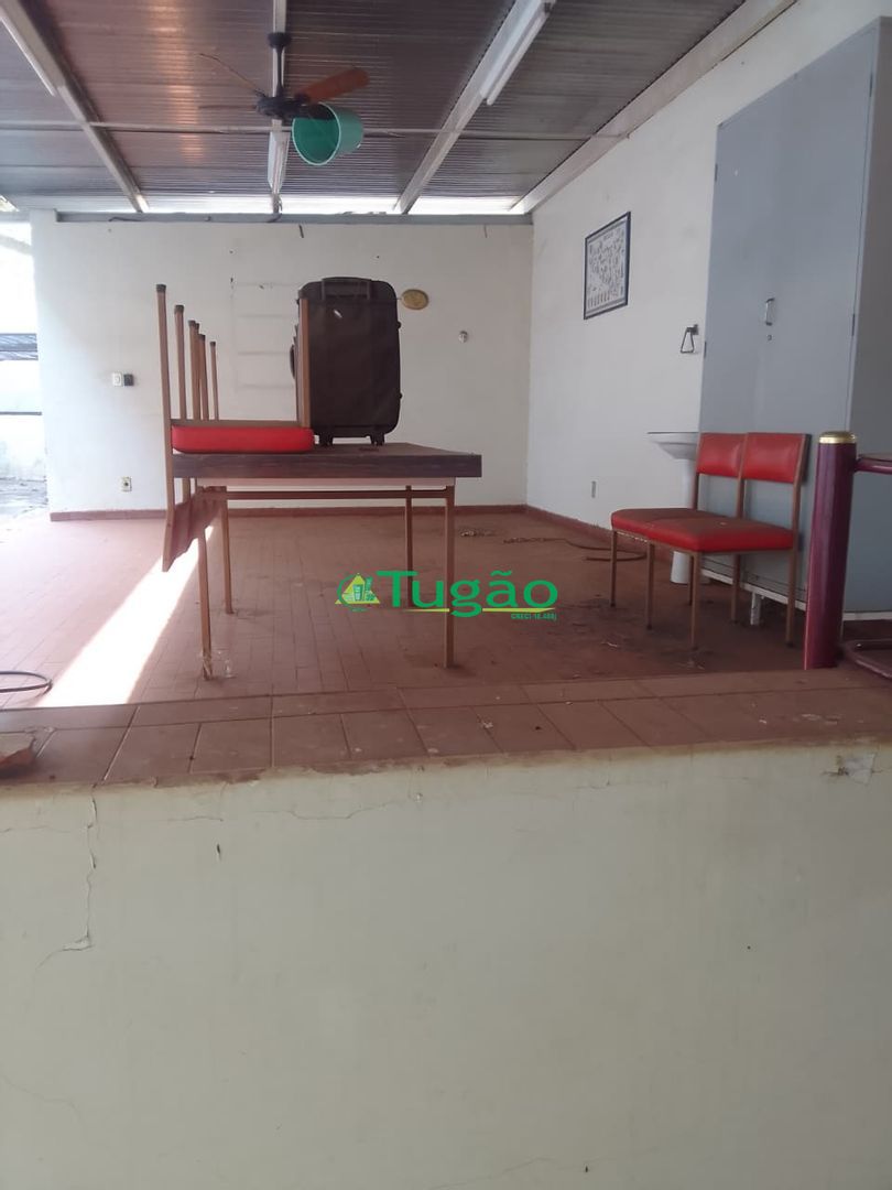 Casa com 3 quartos à venda, 190m² — foto 2 de 6
