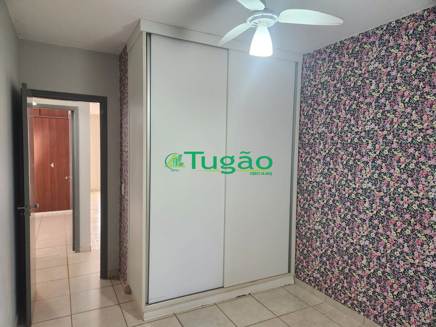 Casa de Condomínio com 3 quartos para aluguel, 200m² — foto 2 de 20