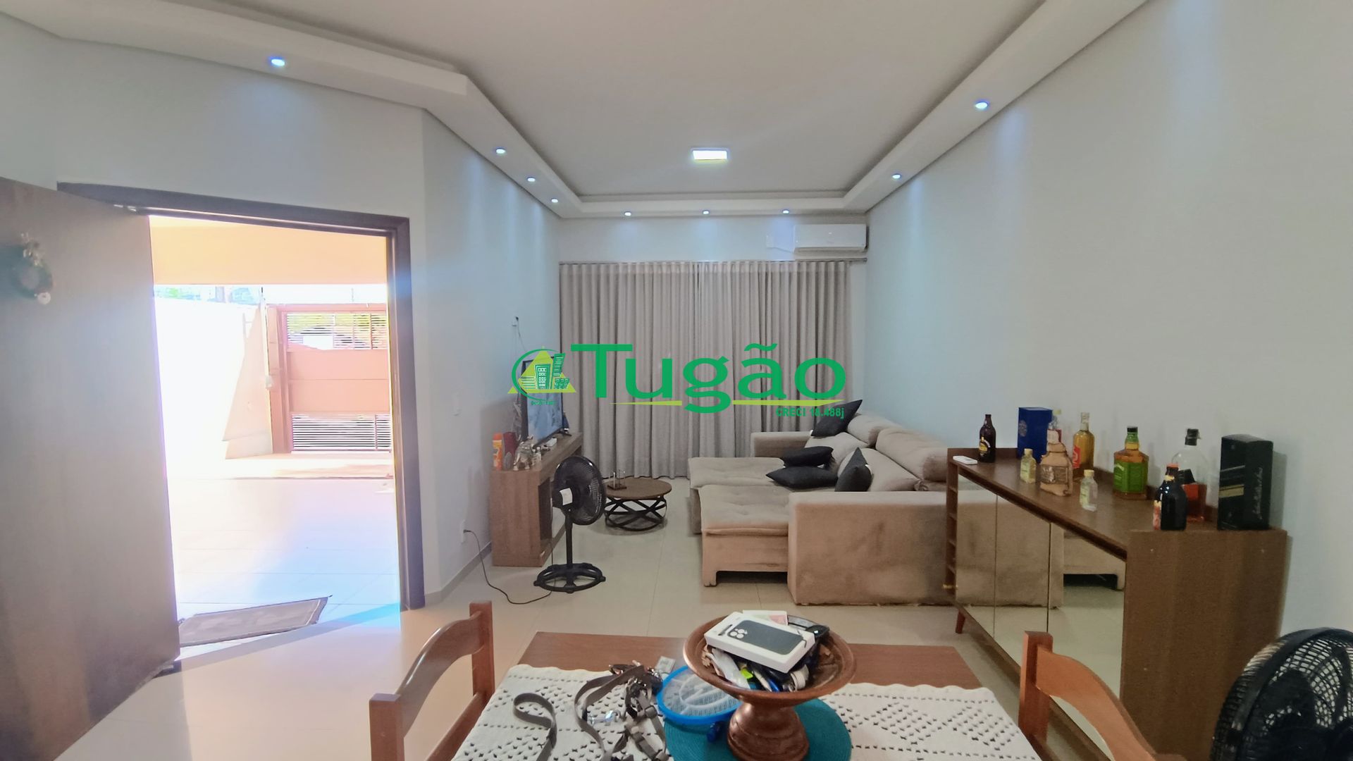 Casa com 3 quartos à venda, 145m² — foto 2 de 17
