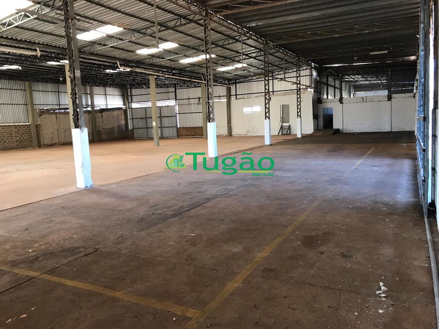 Galpão / Depósito / Armazém  à venda, 2300m² — foto 2 de 7