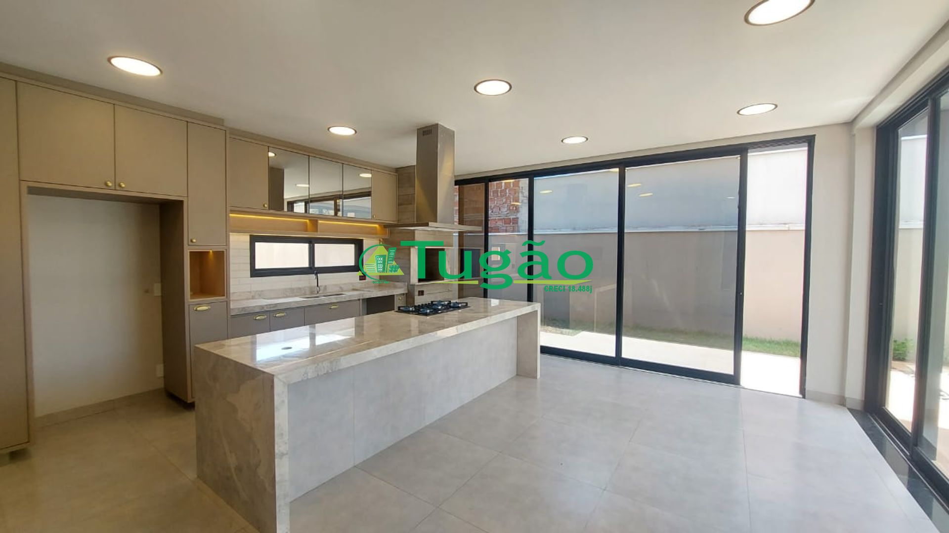Casa de Condomínio com 3 quartos à venda, 300m² — foto 12 de 24