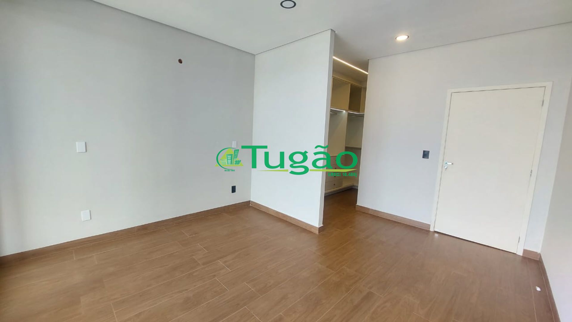 Casa de Condomínio com 3 quartos à venda, 300m² — foto 2 de 24