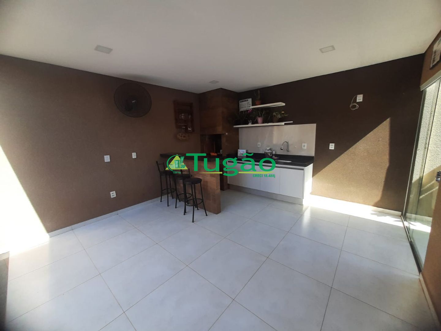 Casa com 3 quartos à venda, 120m² — foto 2 de 14