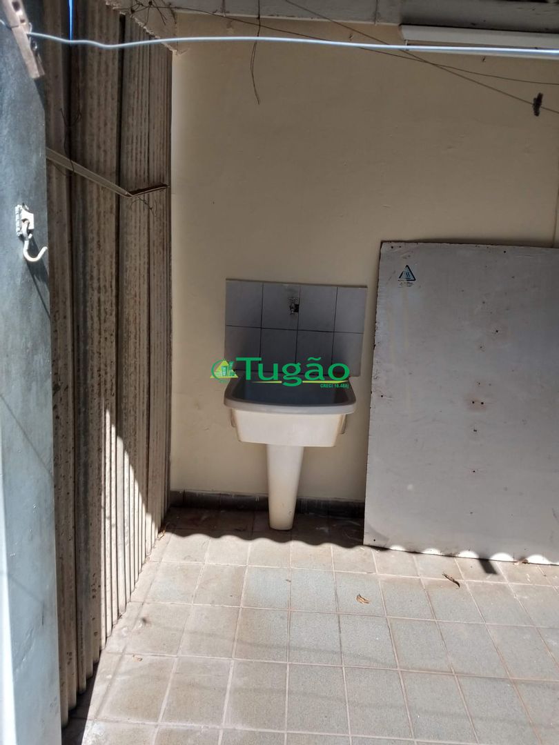 Casa com 3 quartos à venda, 138m² — foto 2 de 25