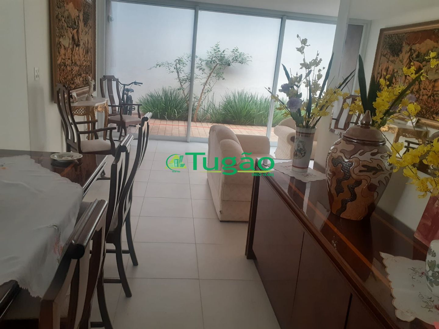 Casa com 3 quartos à venda, 230m² — foto 1 de 18