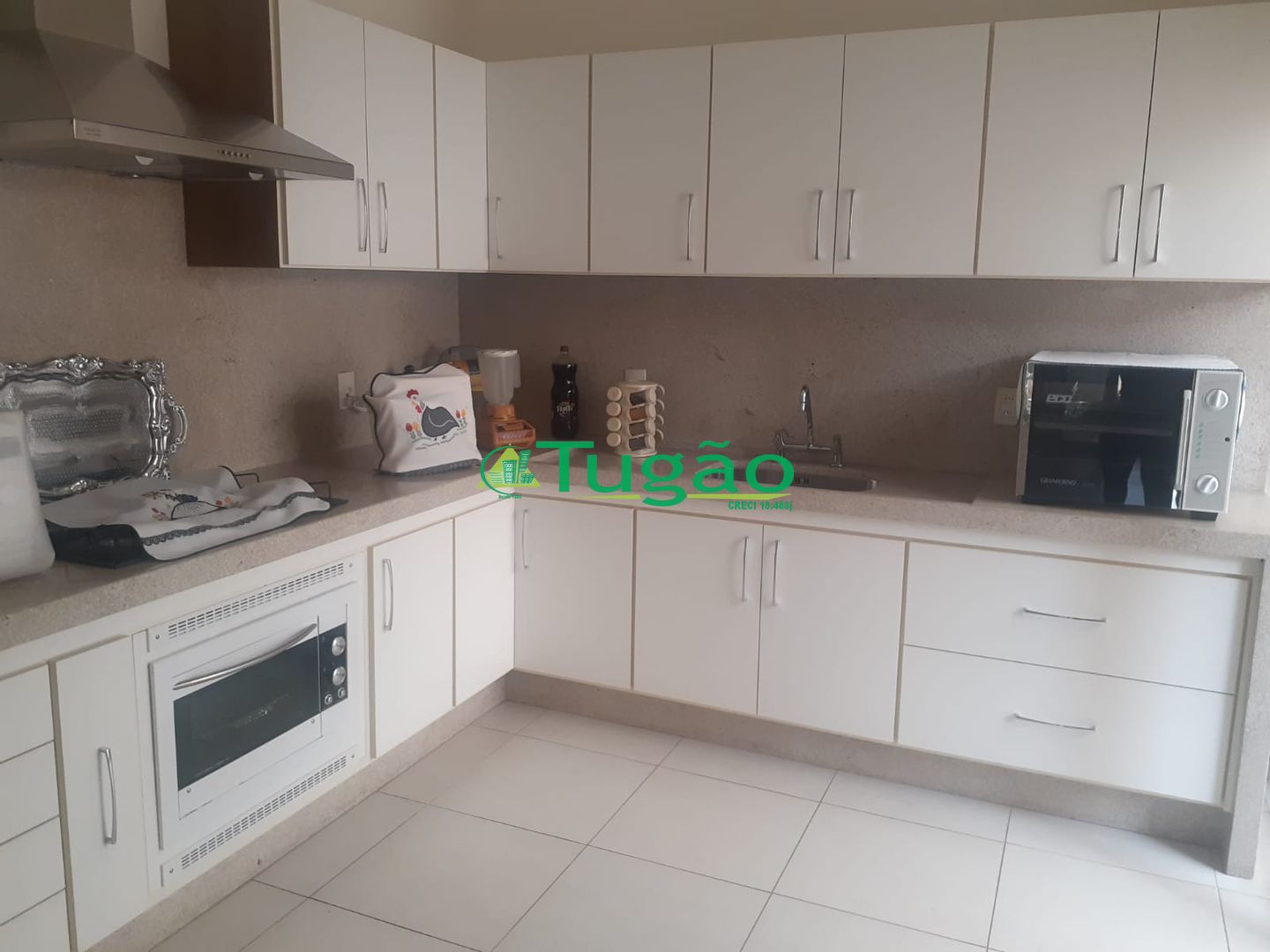 Casa com 3 quartos à venda, 230m² — foto 2 de 18
