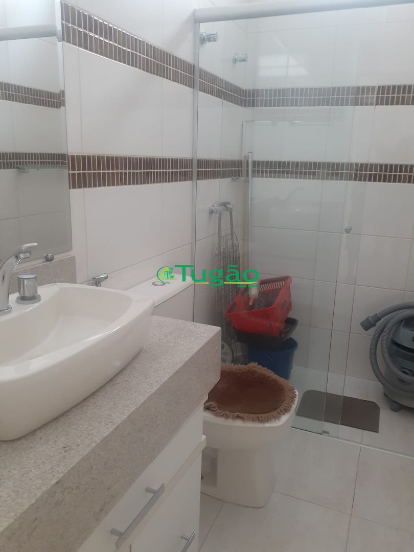 Casa com 3 quartos à venda, 230m² — foto 13 de 18