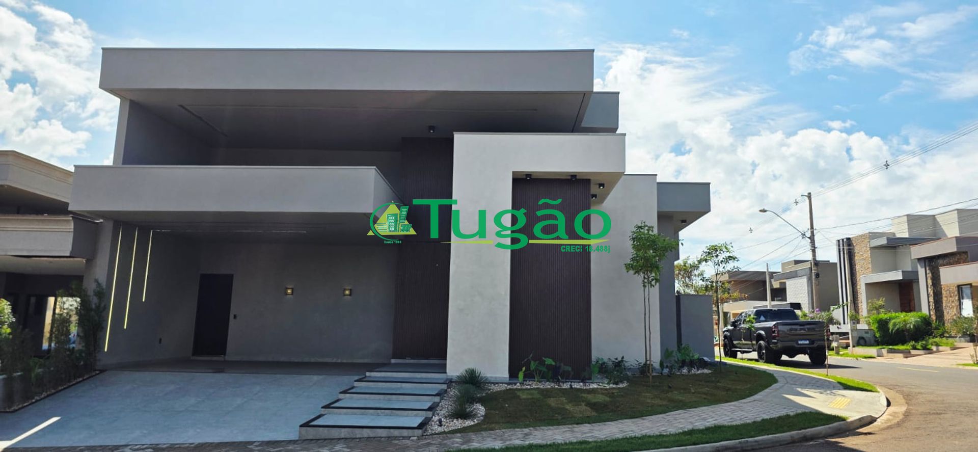 Casa de Condomínio com 3 quartos à venda, 215m² — foto 2 de 18