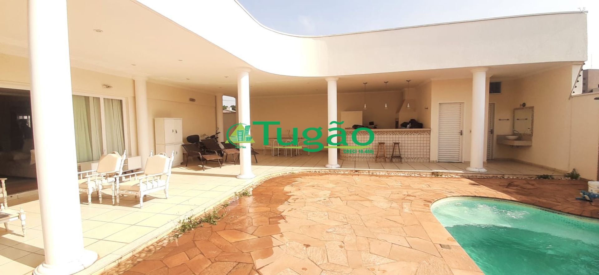 Casa com 3 quartos à venda, 330m² — foto 1 de 29