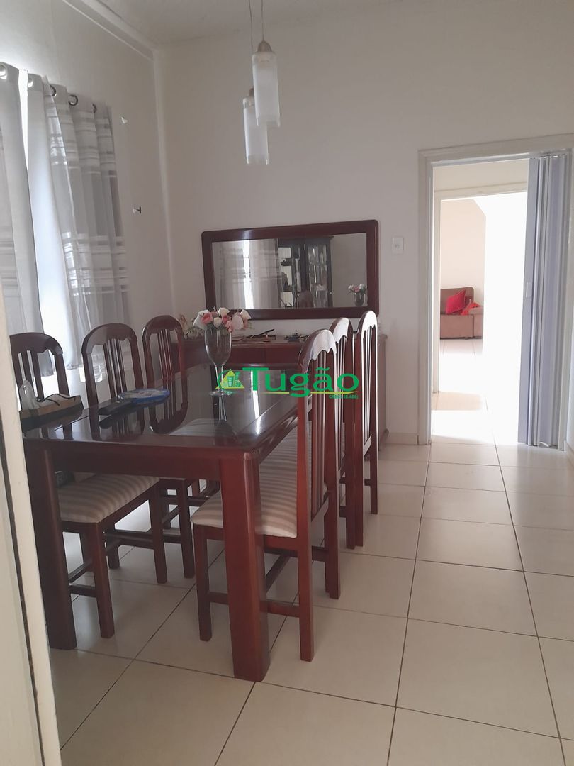 Casa com 3 quartos à venda, 180m² — foto 1 de 15