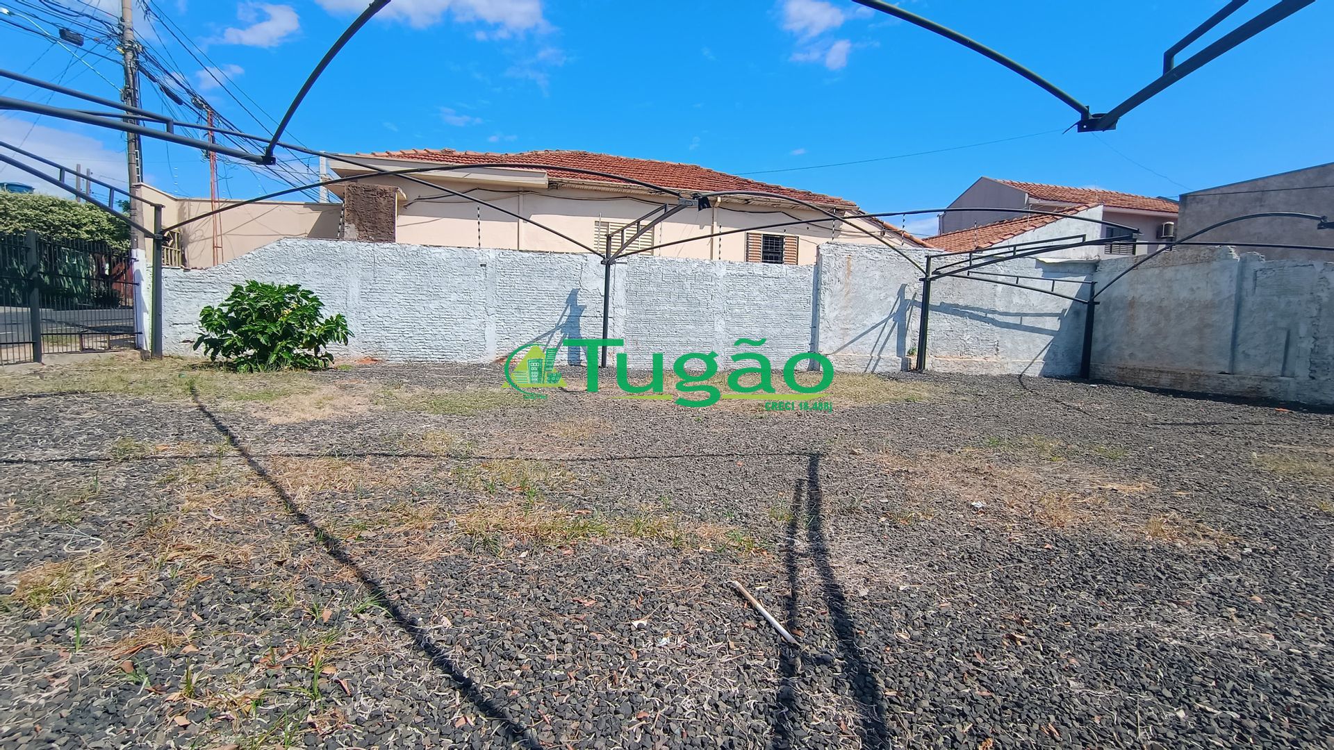 Terreno / Lote / Condomínio  para aluguel, 400m² — foto 2 de 4