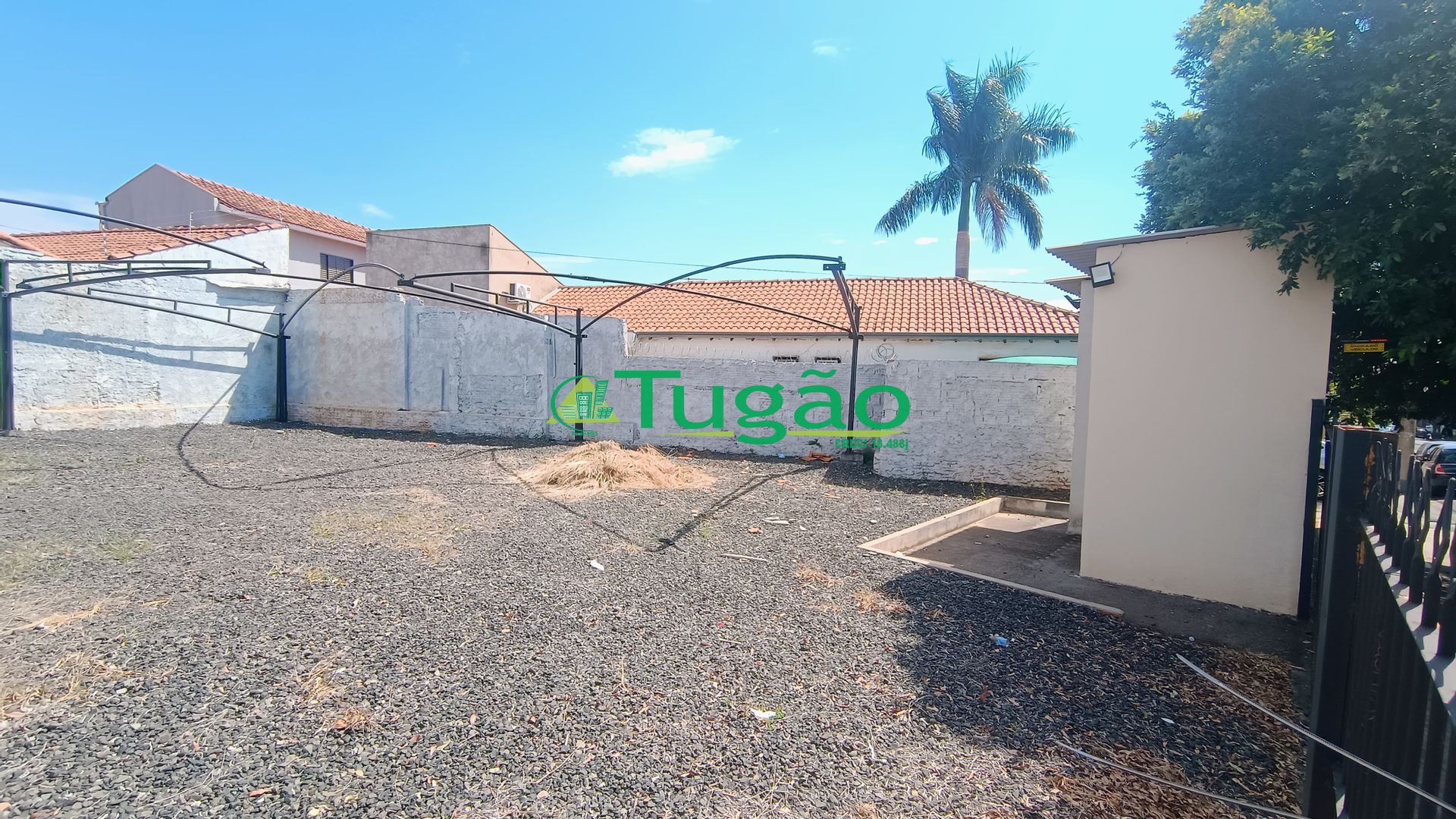 Terreno / Lote / Condomínio  para aluguel, 400m² — foto 1 de 4