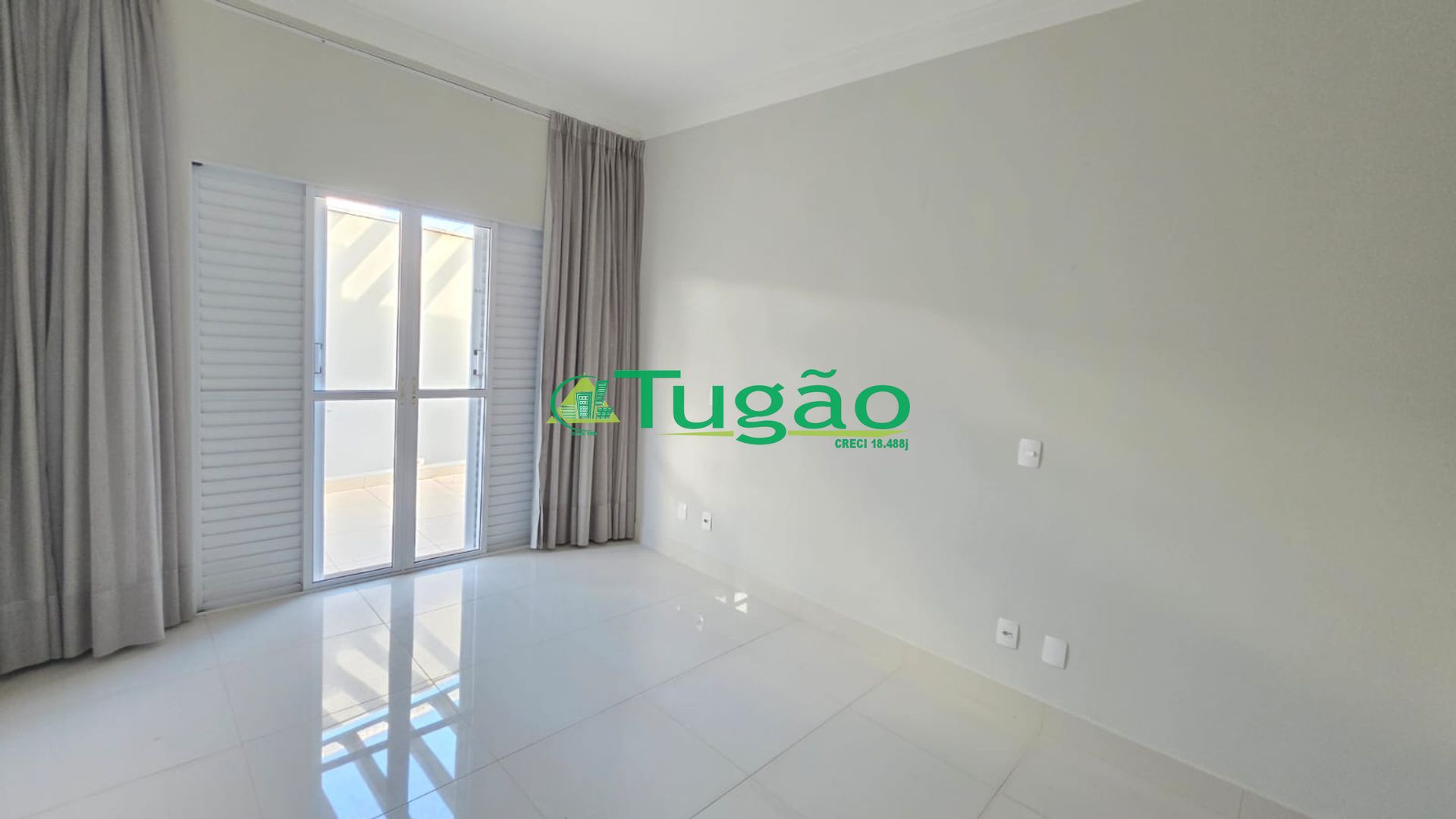 Casa de Condomínio com 4 quartos à venda, 278m² — foto 1 de 24