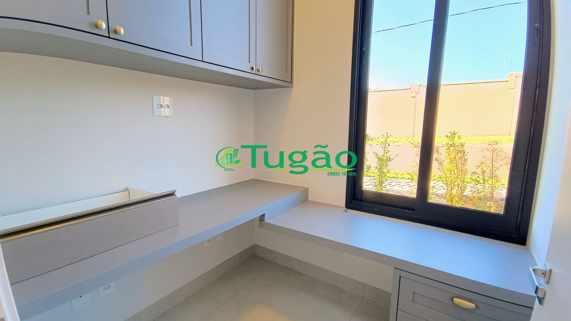 Casa de Condomínio com 3 quartos à venda, 215m² — foto 2 de 26