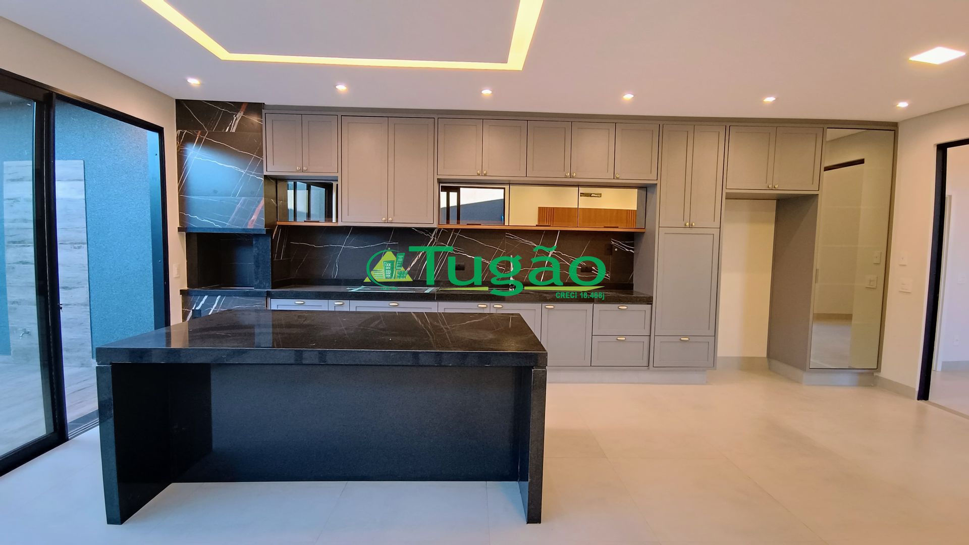 Casa de Condomínio com 3 quartos à venda, 215m² — foto 9 de 26