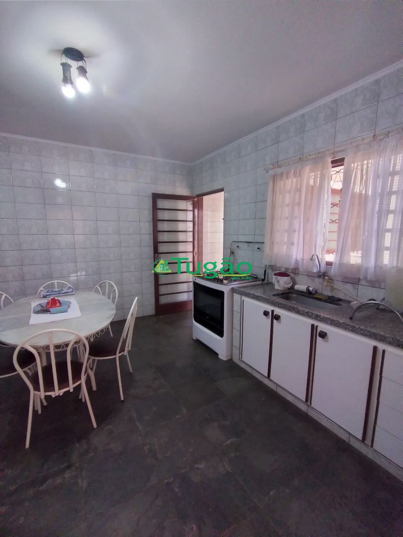 Casa com 4 quartos à venda, 324m² — foto 15 de 37