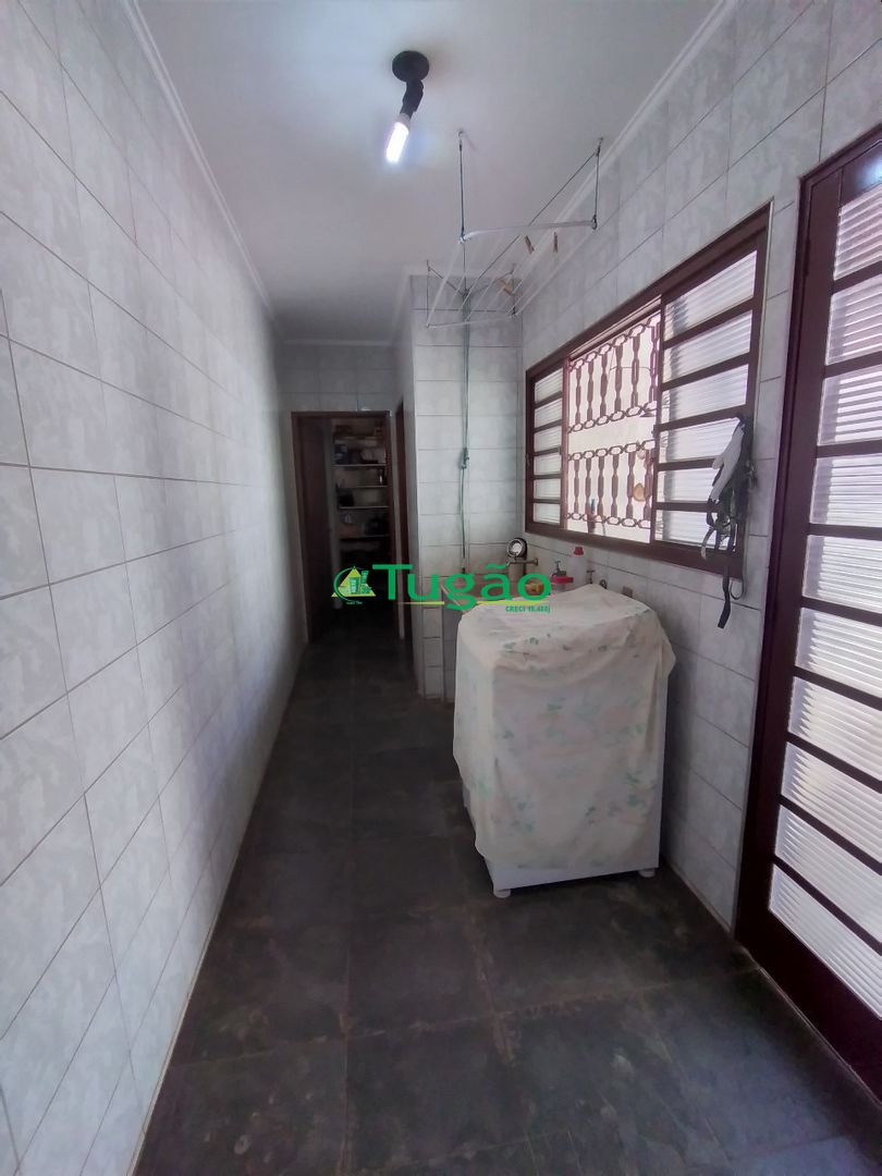 Casa com 4 quartos à venda, 324m² — foto 17 de 37
