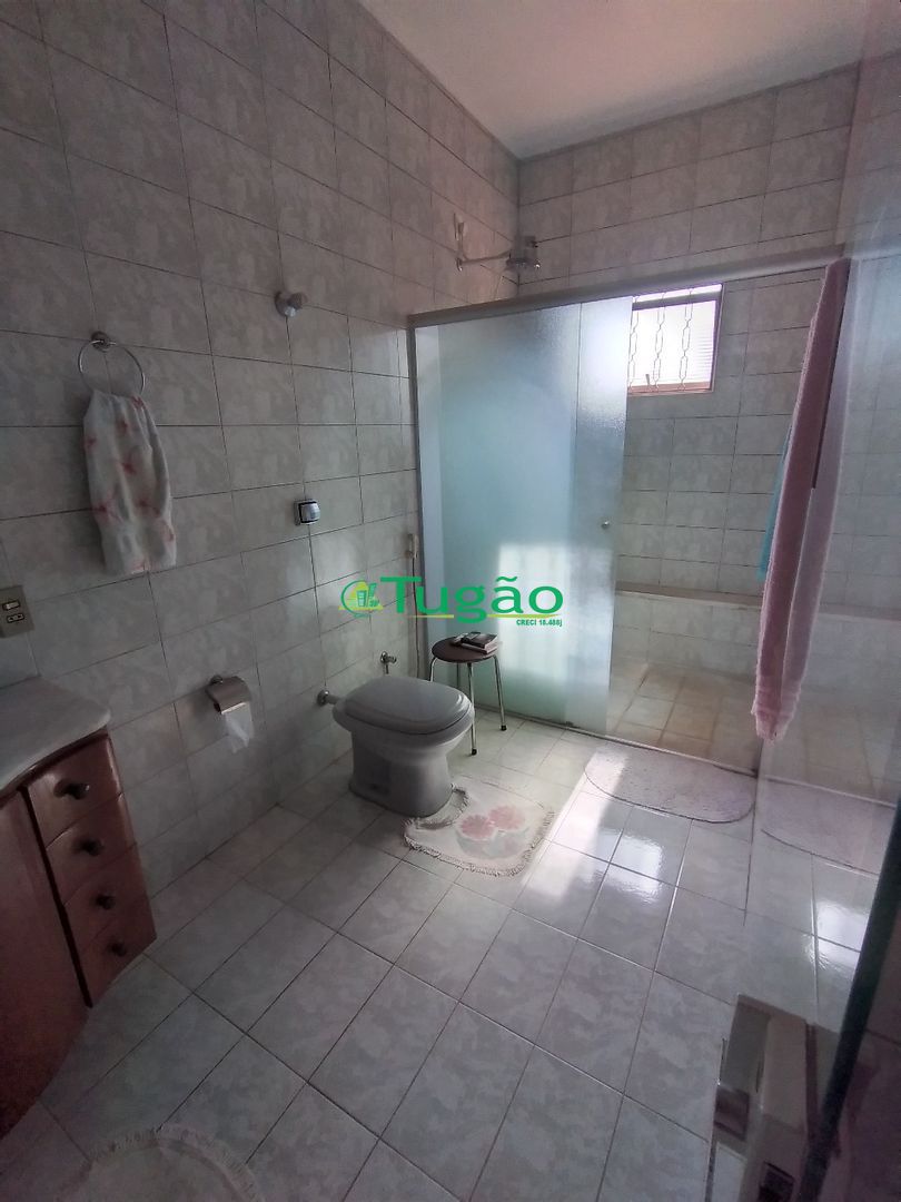 Casa com 4 quartos à venda, 324m² — foto 31 de 37
