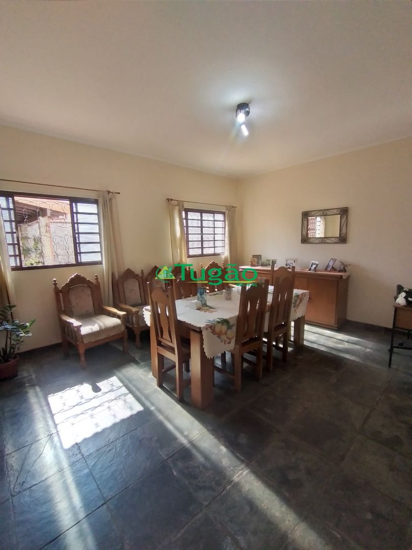 Casa com 4 quartos à venda, 324m² — foto 9 de 37
