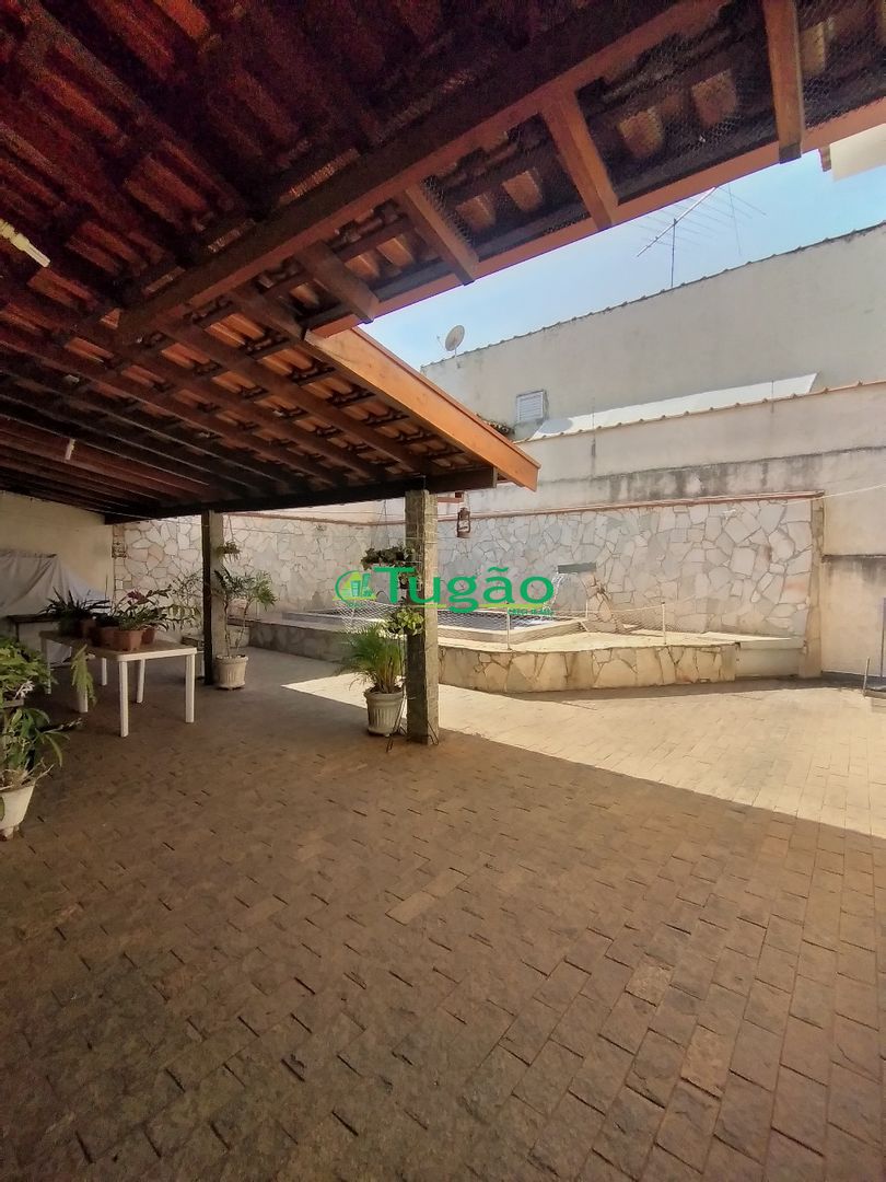 Casa com 4 quartos à venda, 324m² — foto 16 de 37