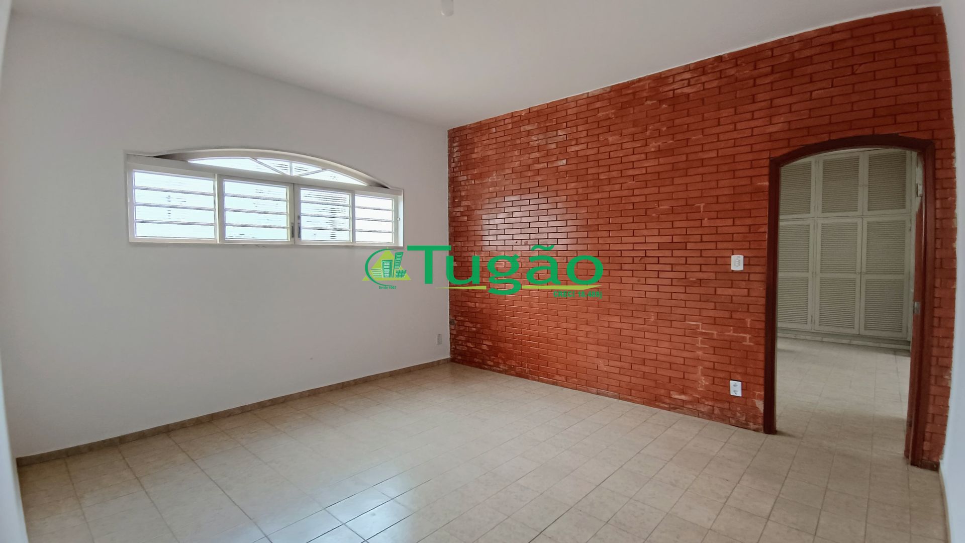 Casa com 3 quartos à venda, 269m² — foto 2 de 19