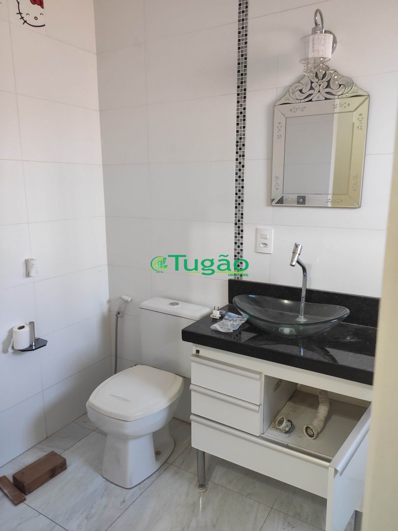 Casa com 4 quartos para aluguel, 220m² — foto 27 de 31