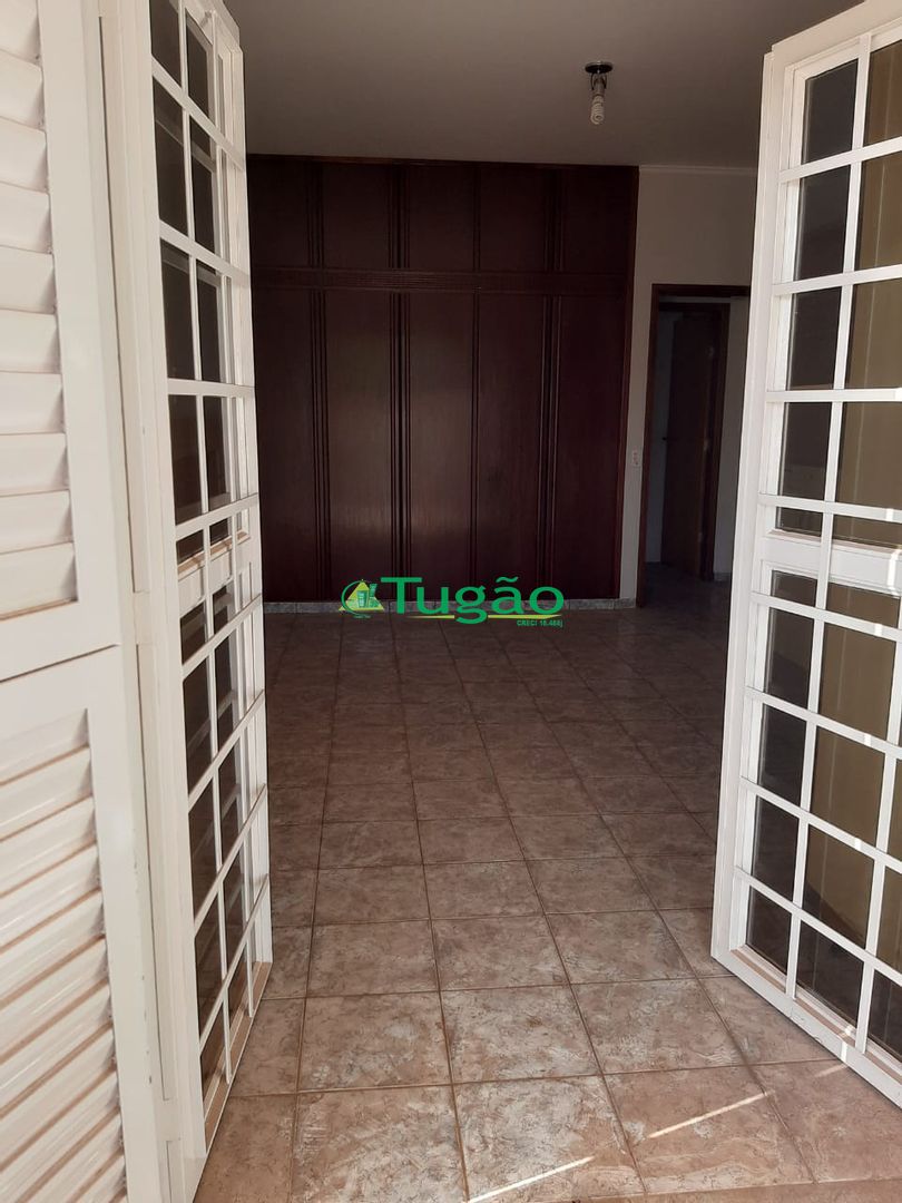 Casa com 4 quartos à venda, 285m² — foto 41 de 48