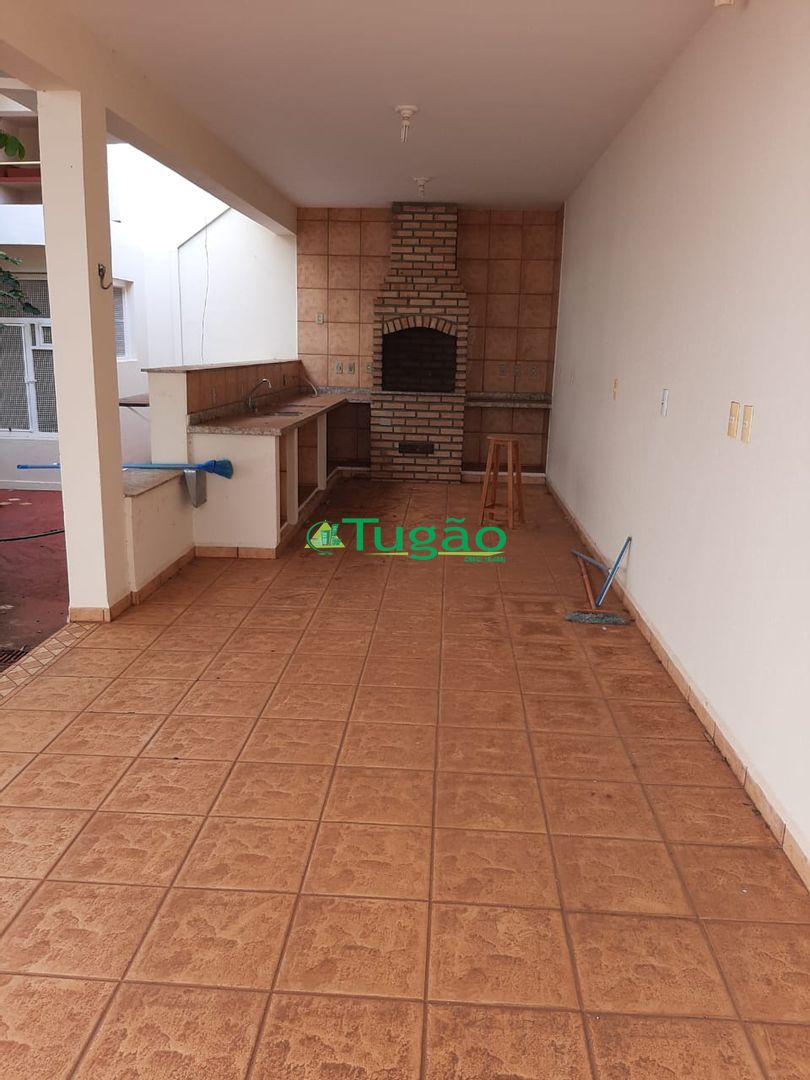 Casa com 4 quartos à venda, 285m² — foto 9 de 48