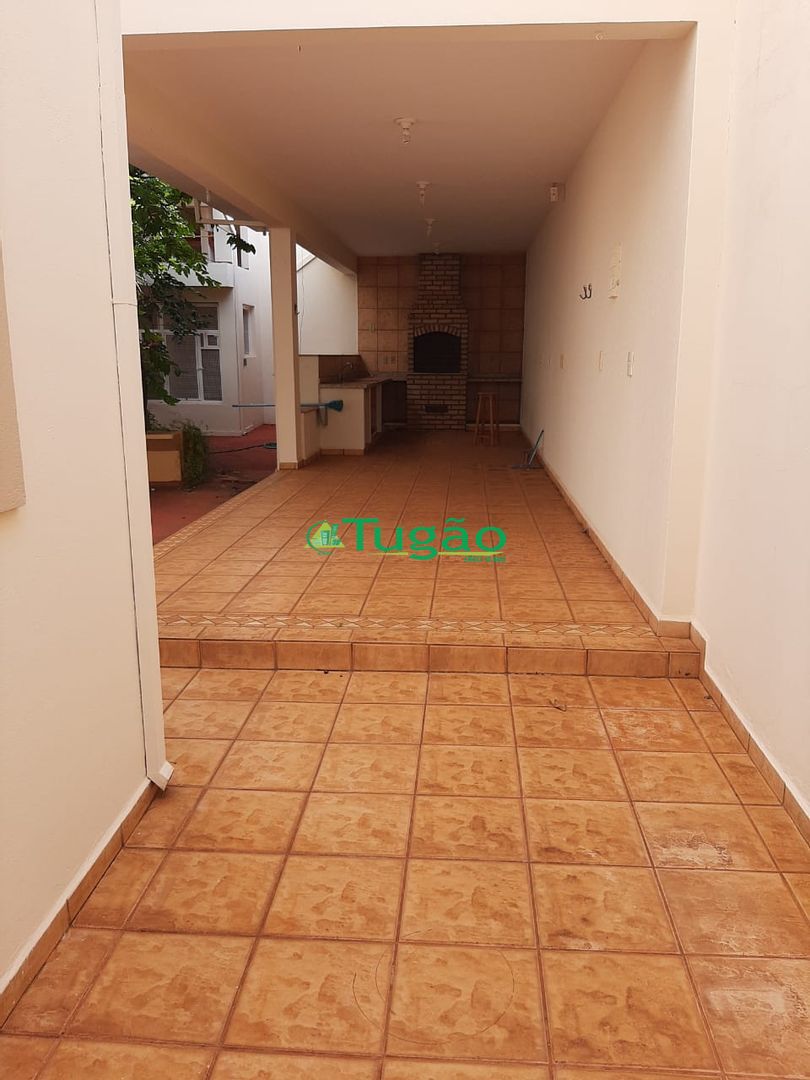 Casa com 4 quartos à venda, 285m² — foto 13 de 48