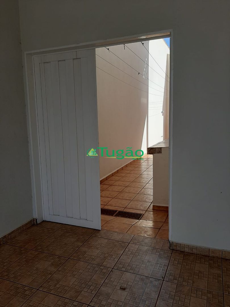 Casa com 4 quartos à venda, 285m² — foto 2 de 48