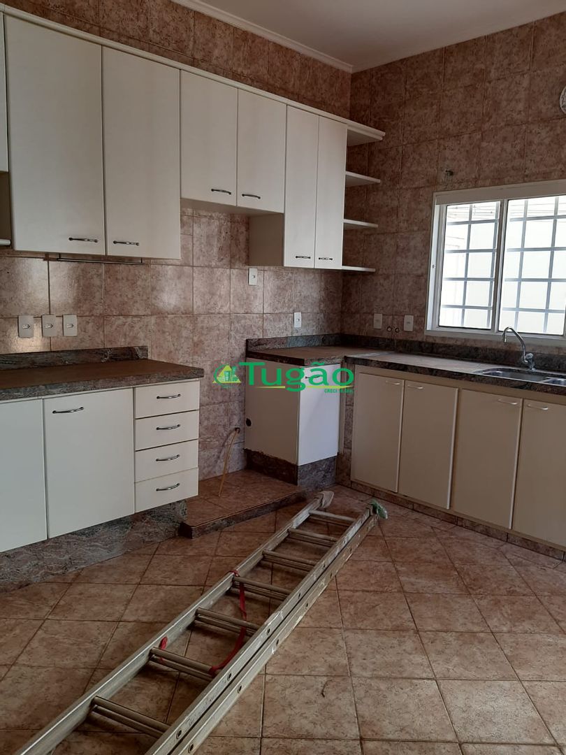 Casa com 4 quartos à venda, 285m² — foto 15 de 48