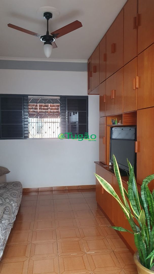 Casa com 3 quartos à venda, 250m² — foto 1 de 8