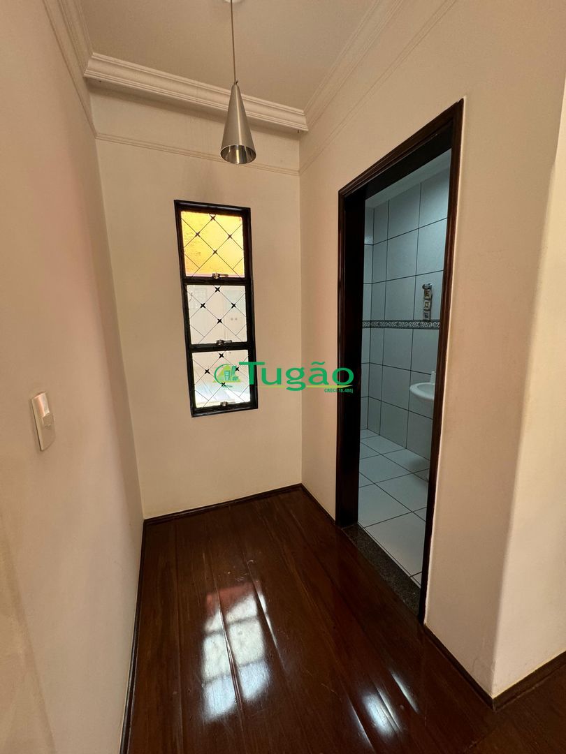 Casa com 3 quartos à venda, 258m² — foto 4 de 12