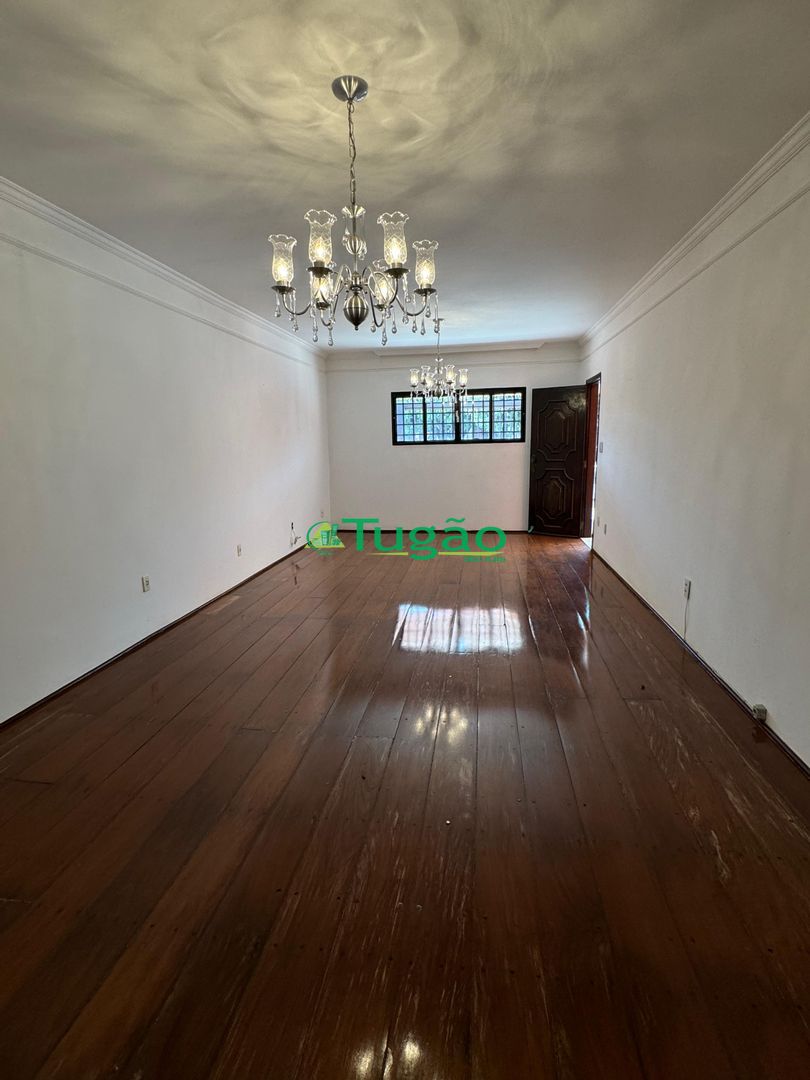 Casa com 3 quartos à venda, 258m² — foto 1 de 12