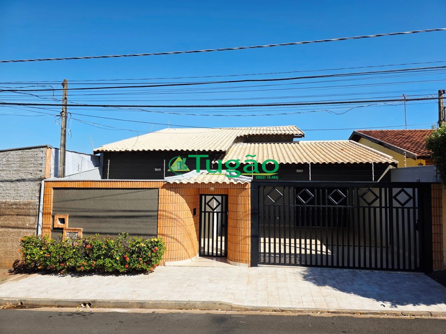 Casa com 3 quartos à venda, 285m² — foto 1 de 18