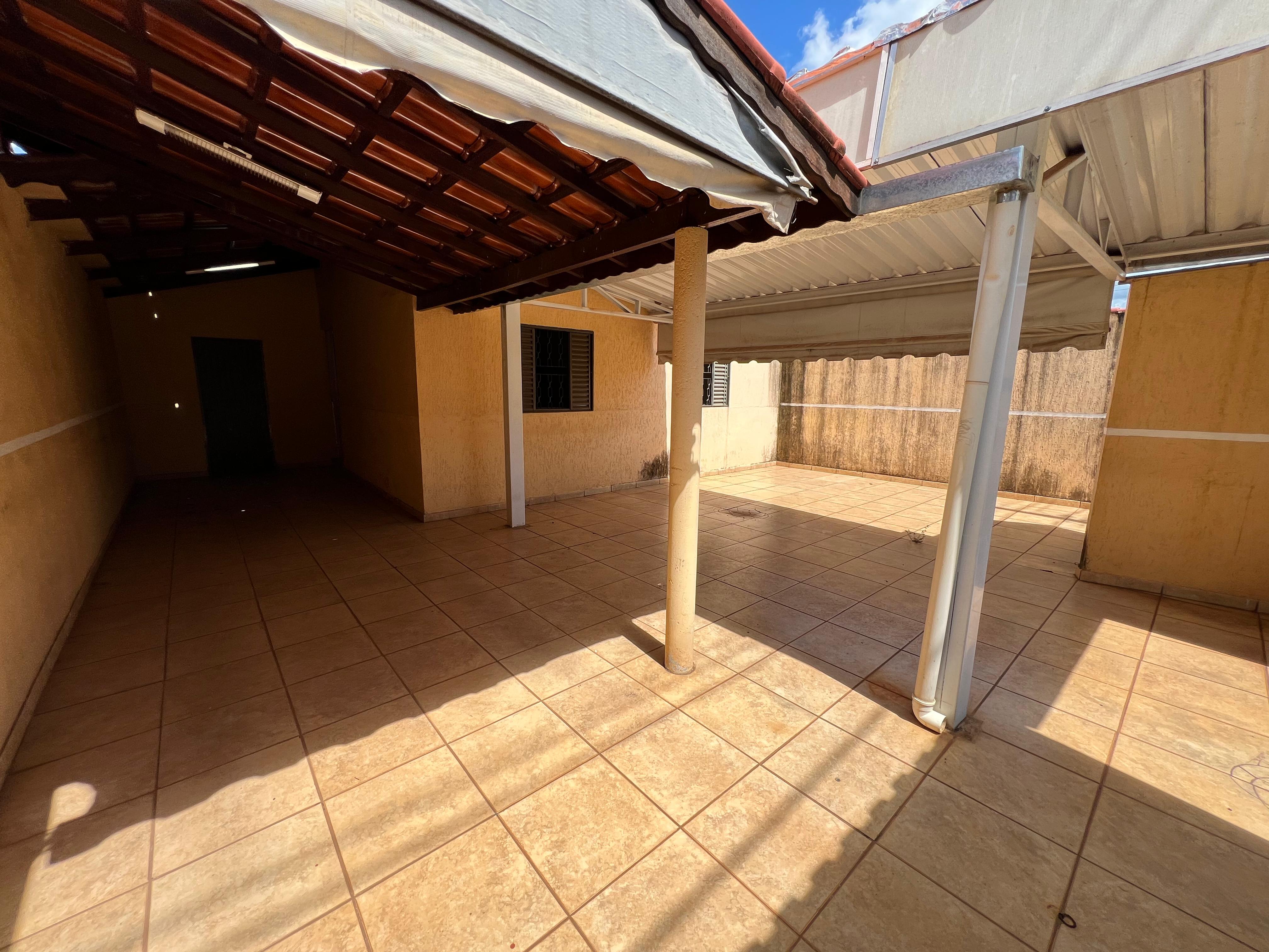 Casa 03 quartos para locação Sebastião Amorim, Patos de Minas