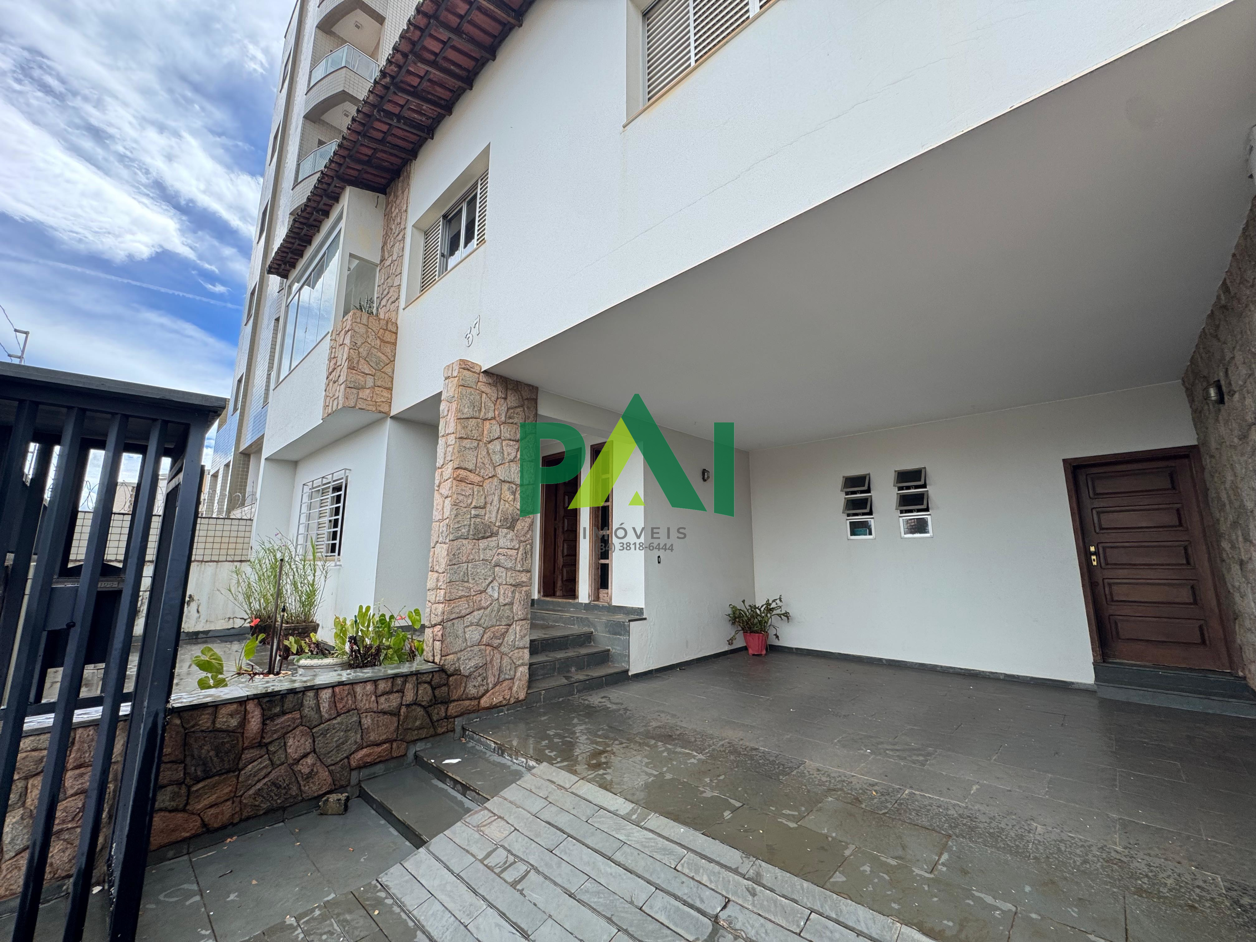 Casa 4 quartos para Locação Jardim Centro, Patos de Minas