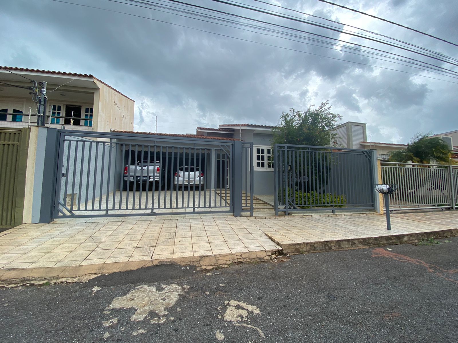 Casa com 4 quartos para Locação no bairro Aurélio Caixeta, Patos de Minas