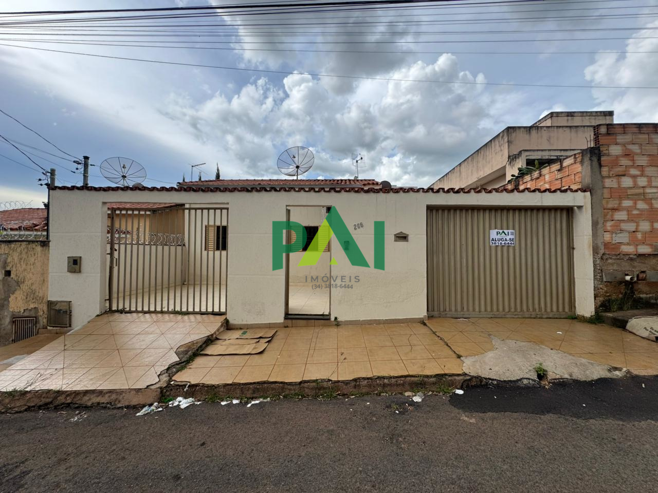 Casa 03 quartos para Locação Caramuru, Patos de Minas